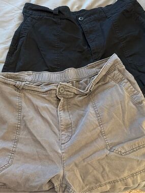 2 pairs of Old Navy High-Rise OG Chino Shorts - Gray & Black